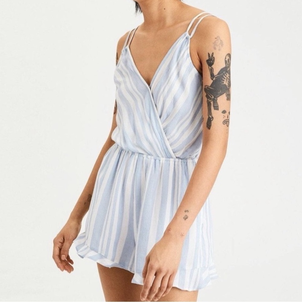 American‎ Eagle Blue and White Striped Romper Size Medium